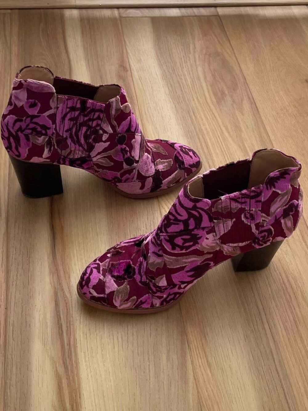 Billy Ella Anthropologie Pink Fuschia Velvet Burnout Ankle Booties Size 7.5 - Picture 6 of 9